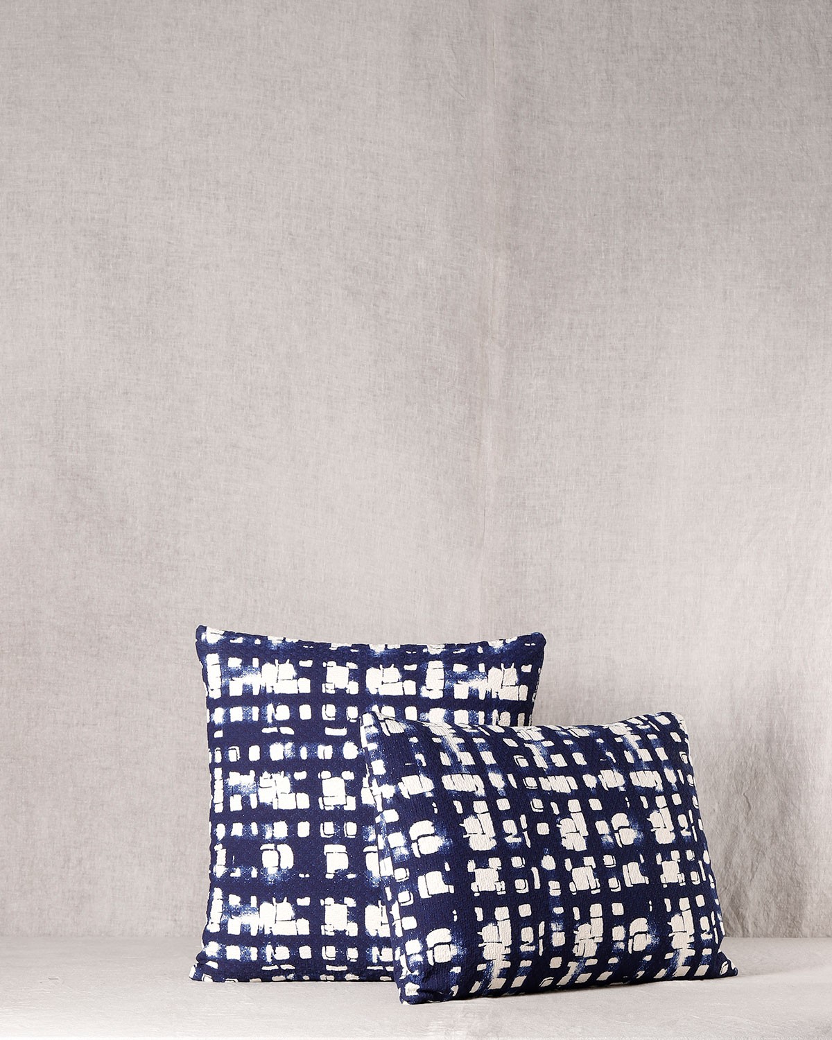 Throw and decorative Pillows